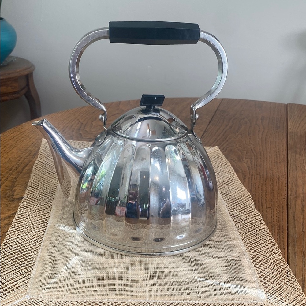 Stainless Steel Teapot with Black Handle